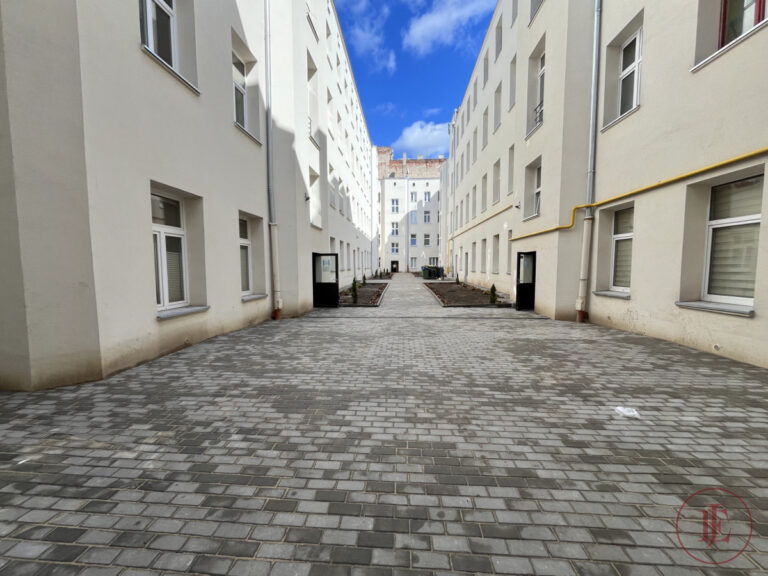 Mikrokawalerka w rewelacyjnej lokalizacji – EC1 !